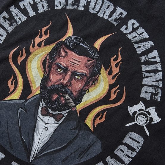 bartbaren Herren Devil T Shirt Detail 1 low res <a href="https://www.bartbaren.com/wp-content/uploads/2018/03/masse-bartbaren.png" target="_blank" rel="noopener noreferrer">Größentabelle</a>