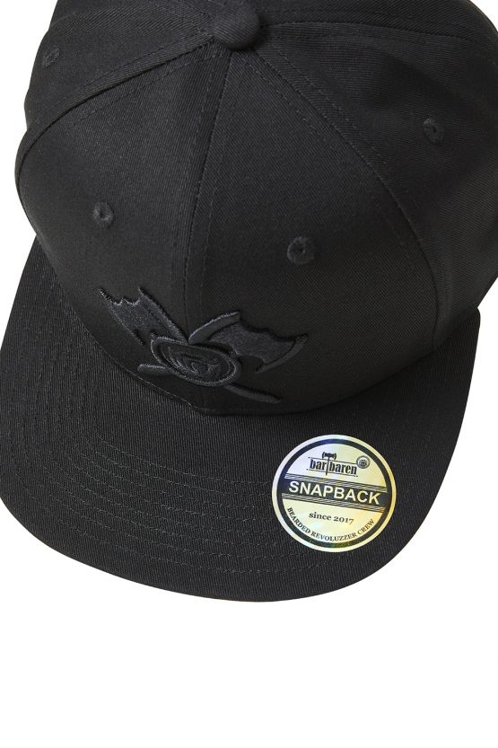 Snapback Cap Classic black Detail Aufkleber Die zweite Basic Cap im aufwendigen 3D Design.