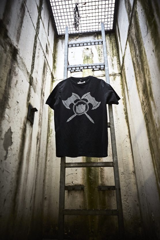 T Shirt schwarz Painted Front Mood 01 low res <a href="https://www.bartbaren.com/wp-content/uploads/2018/03/masse-bartbaren.png" target="_blank" rel="noopener noreferrer">Größentabelle</a>