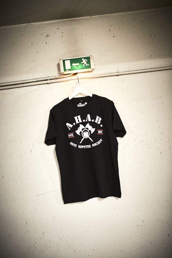 T Shirt AHAB Mood 02 low res <a href="https://www.bartbaren.com/wp-content/uploads/2018/03/masse-bartbaren.png" target="_blank" rel="noopener noreferrer">Größentabelle</a>