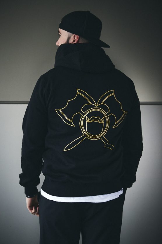 Z8Y0182 low res <a href="https://www.bartbaren.com/wp-content/uploads/2018/03/masse-hoodie.png" target="_blank" rel="noopener noreferrer">Größentabelle</a>