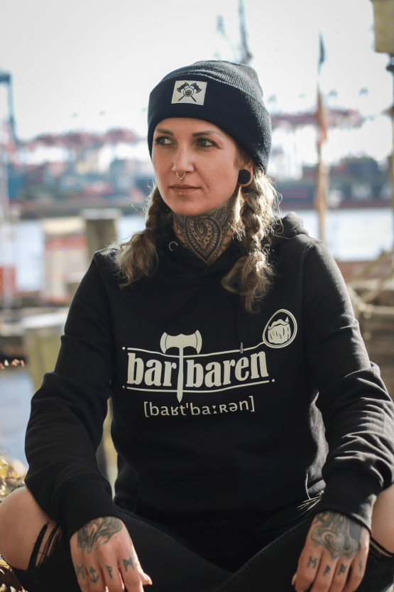 Hoodie Classic Marile <a href="https://www.bartbaren.com/wp-content/uploads/2018/03/masse-hoodie.png" target="_blank" rel="noopener noreferrer">Größentabelle</a>