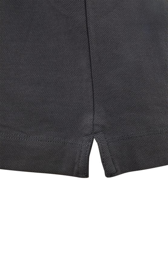 Polo Shirt grau Detail Bund 1000x1500px <a href="https://www.bartbaren.com/?woodmart_size_guide=polo-shirts">Größentabelle</a>