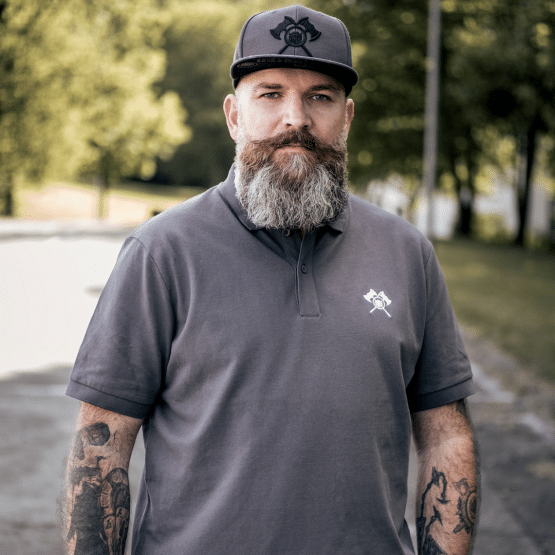 Design ohne Titel <a href="https://www.bartbaren.com/?woodmart_size_guide=polo-shirts">Größentabelle</a>